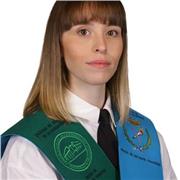 Licenciada en estudios franceses y educación primaria y en el master de profesorado, imparte clases